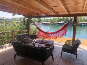 Fig Tree Riverfront Cabin